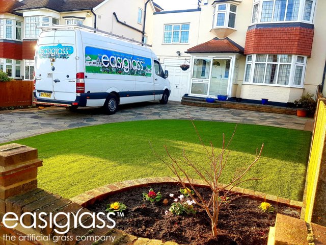 EasigrassDevon's tweet photo. If an Easigrass van pulls onto your drive you know you will be getting the best product, best installation and best service! 🚛We pride ourselves on giving 100 percent to every job so don’t try the rest, Easigrass are the best!💪🏼#artificialgrass #fakegrass #garden #easigrass https://t.co/uwAlkhPAIf