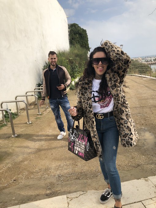 @syrian_pornstar comenzamos d&iacute;a! 🎬🎬🎬 @YemayaGonzalez @SALONEROTICOBCN @Viciosillos @festivales2018 @lagacetauncut<a class="tags" href="/tag/syrian_pornstar">@syrian_pornstar</a><a class="tags" href="/tag/yemayagonzalez">@yemayagonzalez</a><a href="/tag/nuevafotodeperfil"class="tags"><span>#nuevafotodeperfil</span></a>