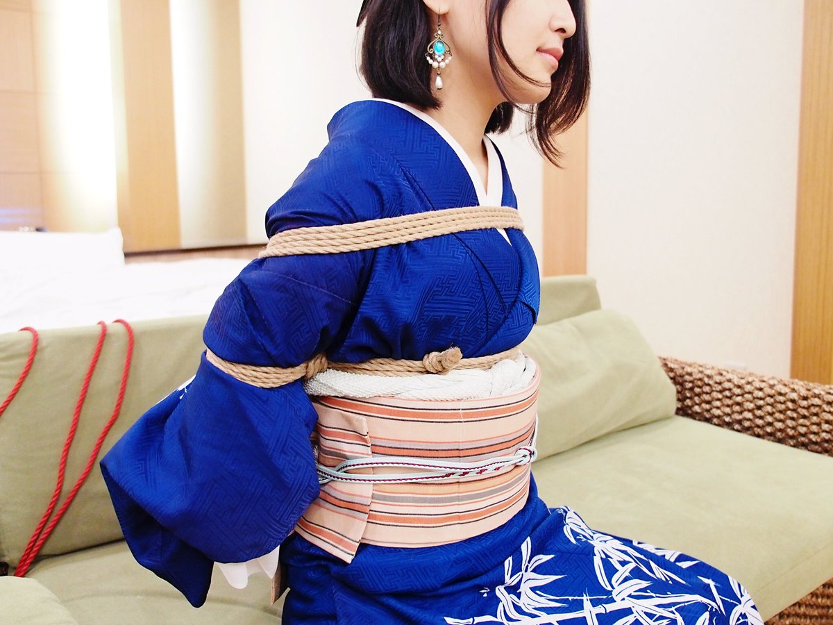 kurowata's tweet photo. #着物の日
着物緊縛の美しさ https://t.co/4geccA0mbv