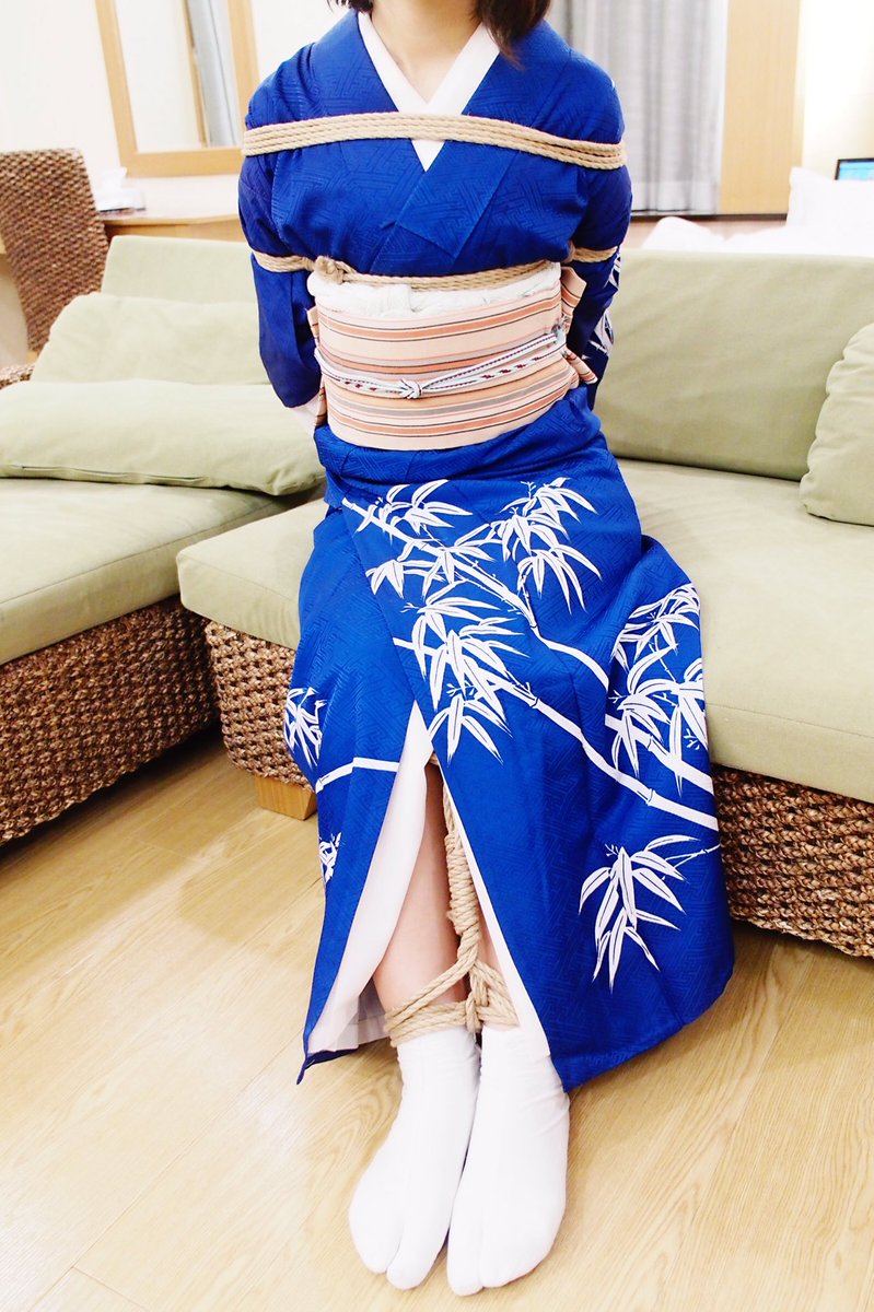kurowata's tweet photo. #着物の日
着物緊縛の美しさ https://t.co/4geccA0mbv