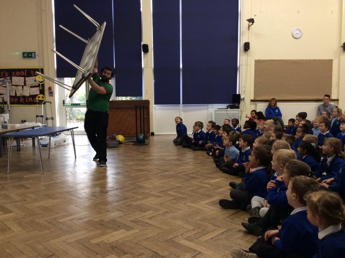 CoedGlas2025's tweet photo. Diolch Airmazing for a fantastic assembly all about the wonders of air! Thoroughly enjoyed by all 🙌🏻 @CoedGlasSCI @PatWestgarth #techniquest #Airmazing @CoedGlas2024 @CoedGlas https://t.co/BLm1Ed1wkD
