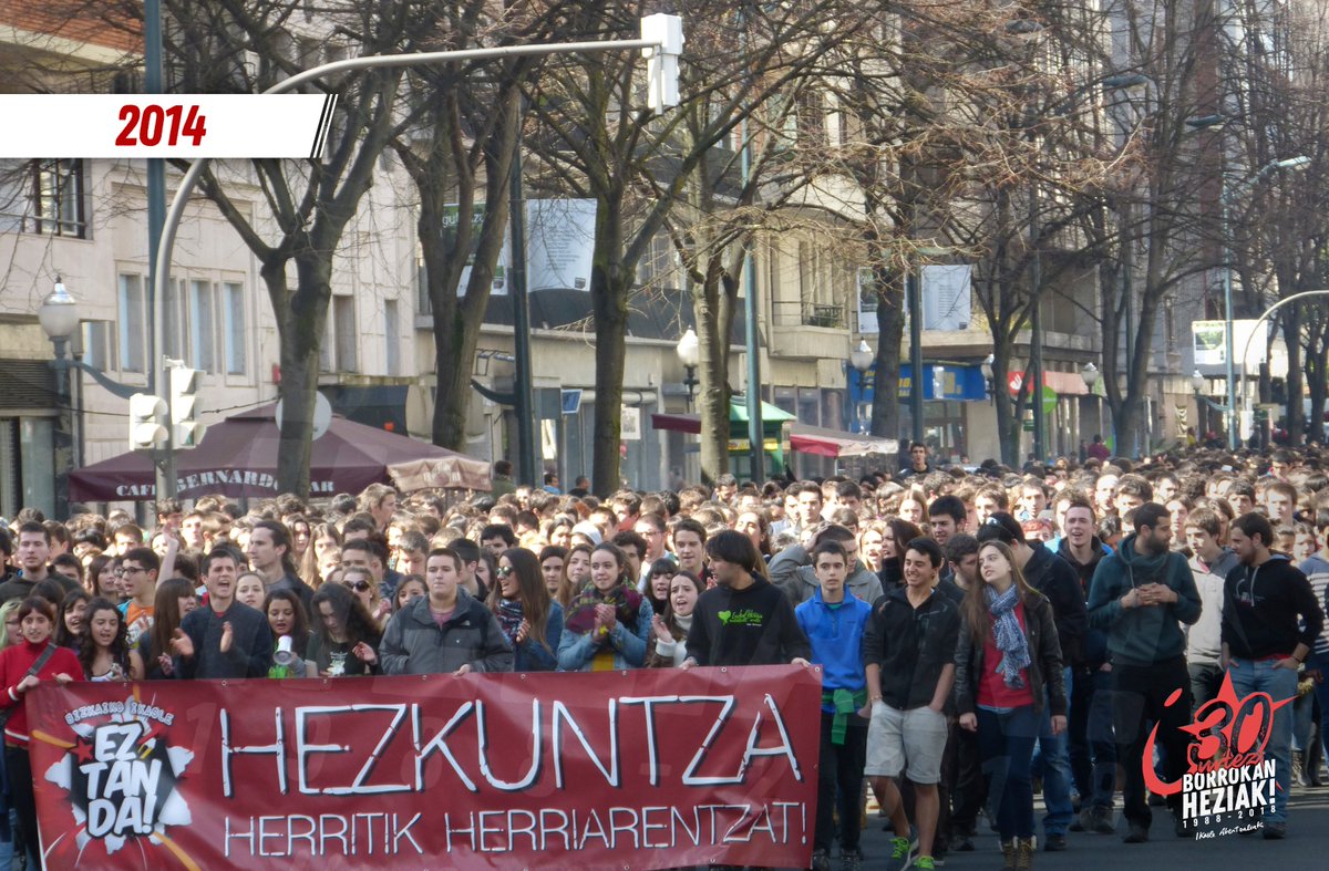 IASozialista's tweet photo. #30urte | 2014.urtean ikasle mugimeduak beregain hartu zuen beste aldarrikapen nagusi bat: #StopEU2015! Bizkaiko Ikasle Eztanda, edota Iparraldea eta Hegoaldea batu zituen #EskolaIbiltaria ere urte honetako ekimenak izan ziren. https://t.co/72VtihKPbv