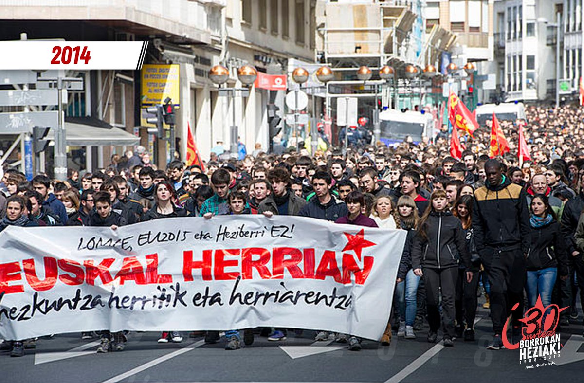 IASozialista's tweet photo. #30urte | 2014.urtean ikasle mugimeduak beregain hartu zuen beste aldarrikapen nagusi bat: #StopEU2015! Bizkaiko Ikasle Eztanda, edota Iparraldea eta Hegoaldea batu zituen #EskolaIbiltaria ere urte honetako ekimenak izan ziren. https://t.co/72VtihKPbv
