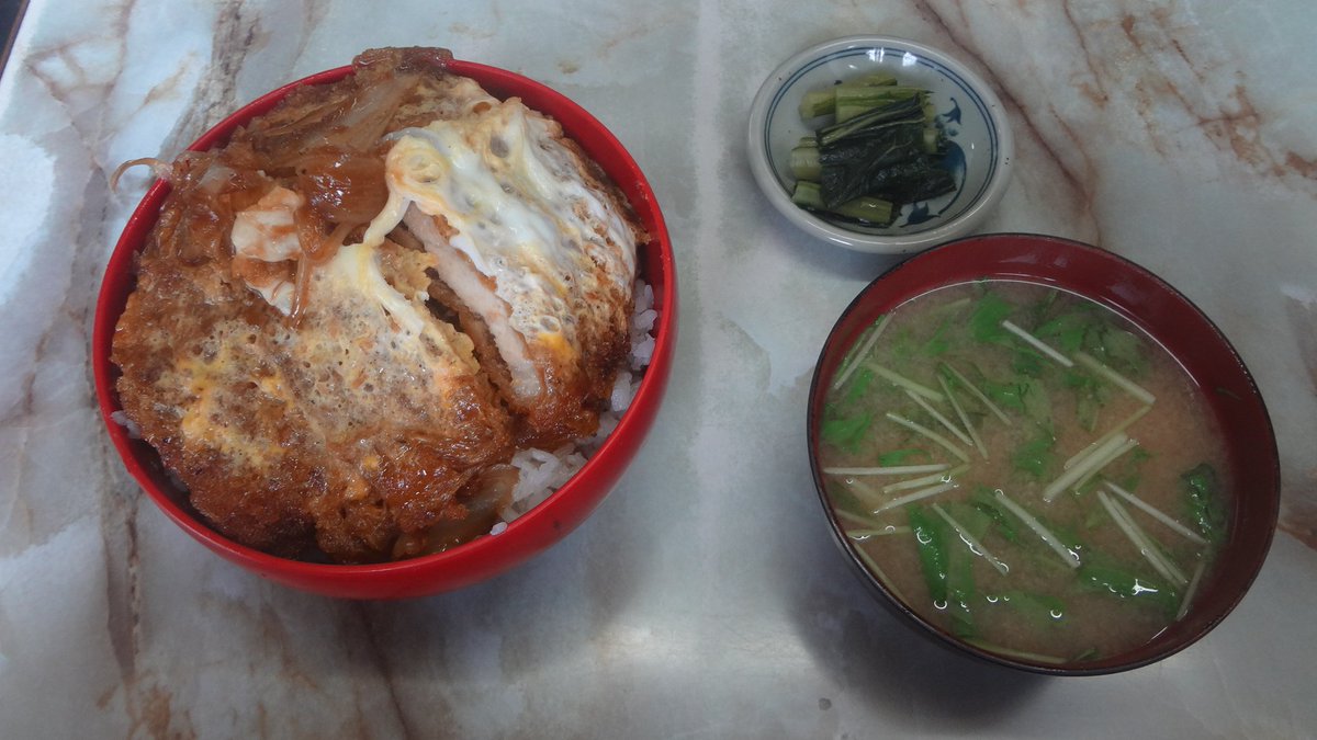 gadytakada's tweet photo. 悲しいお知らせです。

岡谷市役所前の「北京食堂」の主人が亡くなりました。

最近までずっと厨房に立たれていたとのことですが、残念です。

自分は昨年6月が最後の訪店でした。あのかたい焼きそば、カツカレー、かつ丼忘れることはありません。

ご冥福をお祈りいたします。合掌。 https://t.co/0xi3eIjbEY