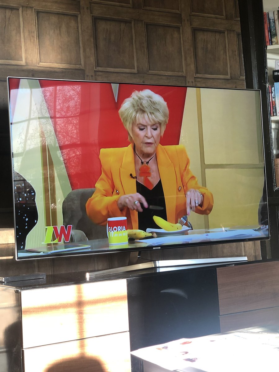 domjoly's tweet image. at times of national crisis I always turn to @loosewomen who are currently telling the public how to eat a banana like a royal #BrexitChaos