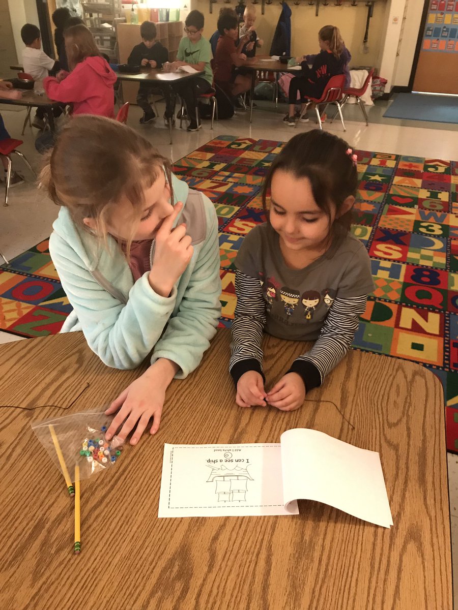 satorileslie1's tweet photo. Feeling thankful for our fifth grade buddies. Friendship bracelet fun @summithillhusky @keslersclass https://t.co/hwqPVx1Wv7