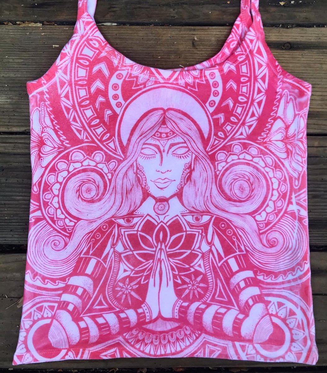 JacquardProduct's tweet photo. Fabulous #SolarFast printed tank top by Hannah Underwood. Hannah made this print from a vinyl sticker she had cut on a plotter, which she then stuck to a big piece of glass which she used as the negative to make the sun print. Brilliant! What a great piece! 😍 https://t.co/xTyXP9xEUd