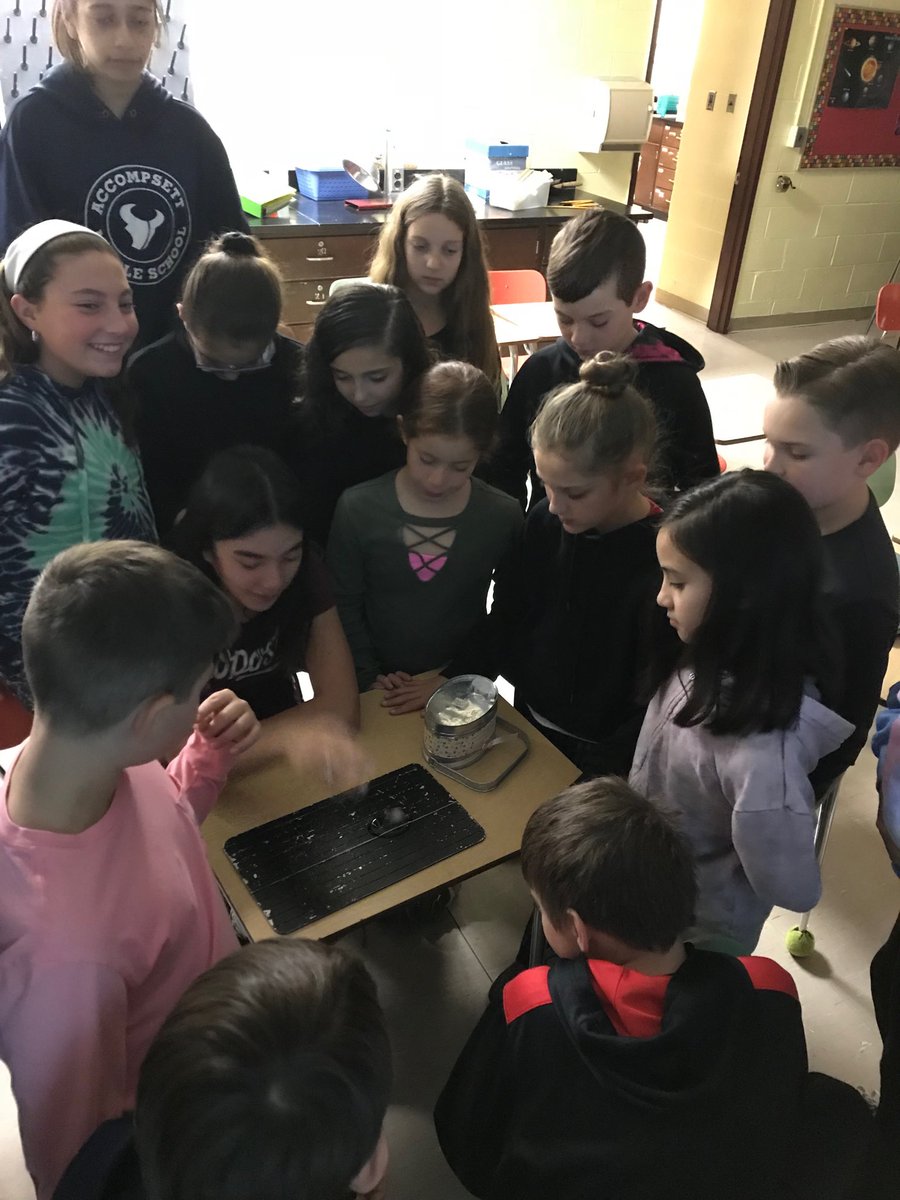 Amy1220O's tweet photo. Is it magic or is it SCIENCE? Phase change demo ⁦@SCSD_AMS⁩ https://t.co/xCwGHV4xAq