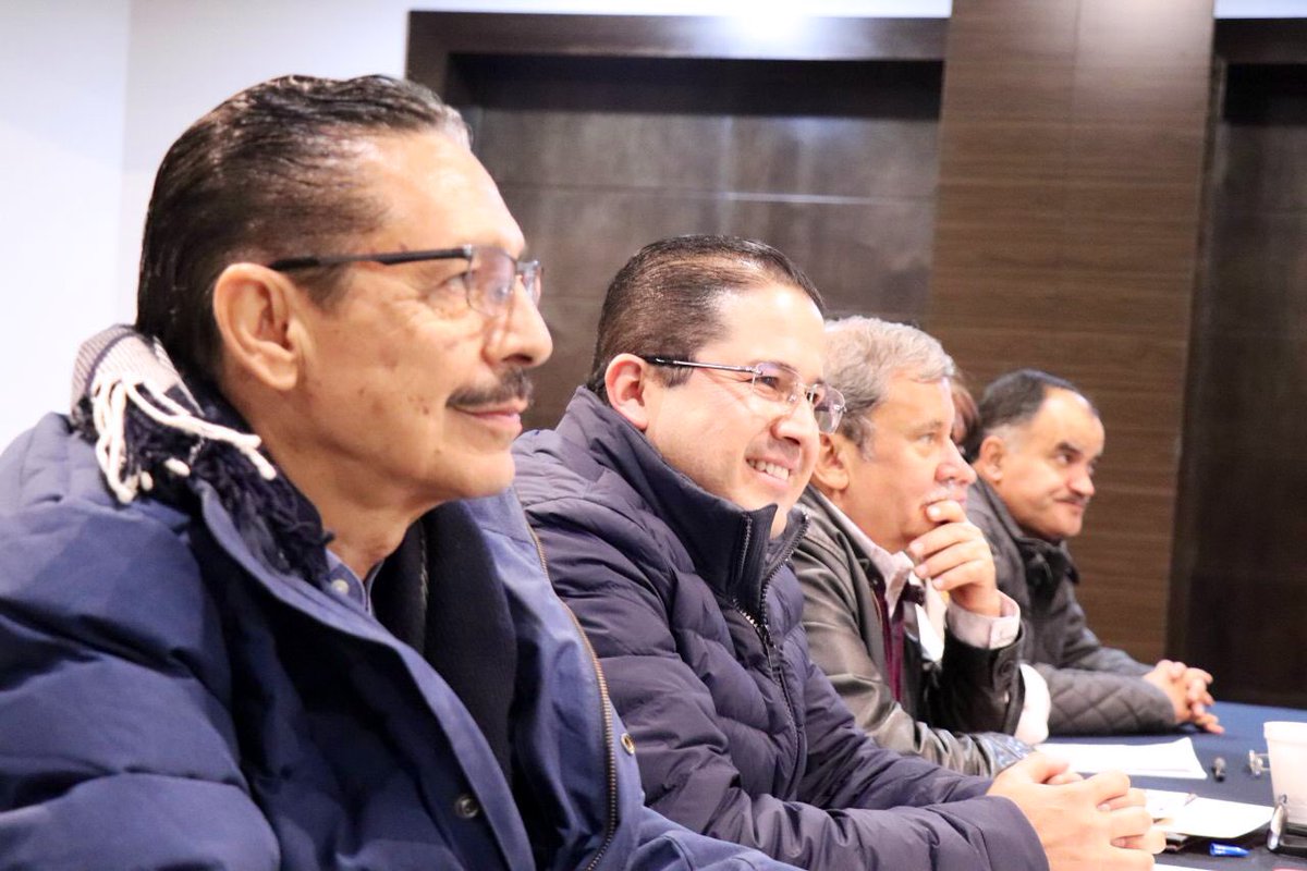 CamarilloMVZ's tweet photo. En este momento me encuentro reunido con compañeros y colaboradores de la delegación @SagarpaHgo coordinando acciones para cerrar la actual administración en beneficio de los hombres y mujeres del sector agroalimentario de #Hidalgo https://t.co/5AMt9jxWdE