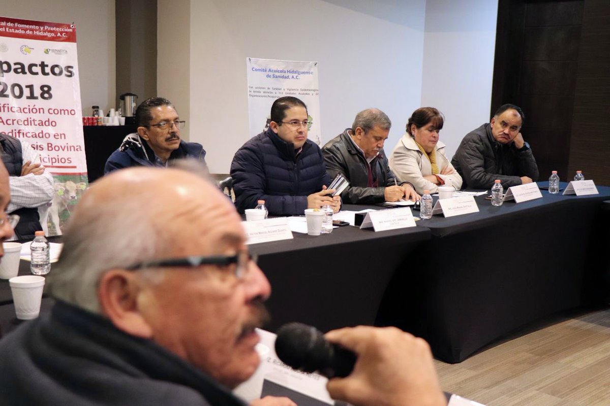 CamarilloMVZ's tweet photo. En este momento me encuentro reunido con compañeros y colaboradores de la delegación @SagarpaHgo coordinando acciones para cerrar la actual administración en beneficio de los hombres y mujeres del sector agroalimentario de #Hidalgo https://t.co/5AMt9jxWdE