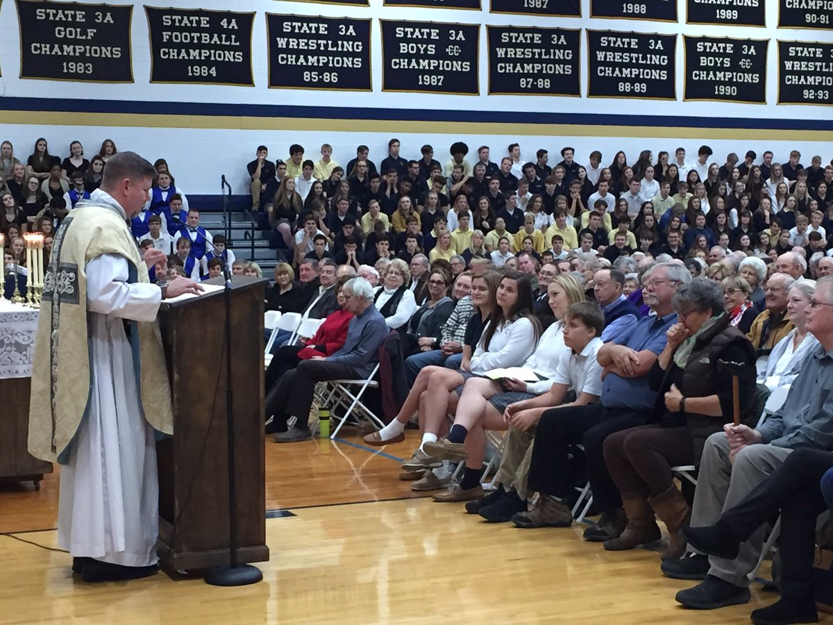 heliascatholic's tweet photo. Grateful this @HeliasFDN Grandparent’s Day for @frstephen3 with his home-run homily “grandparents are the only people who always have TIME”. Love to all our #sadergrandparents near and far. #saderstrong #generationsoffaith https://t.co/kJvim8uC88