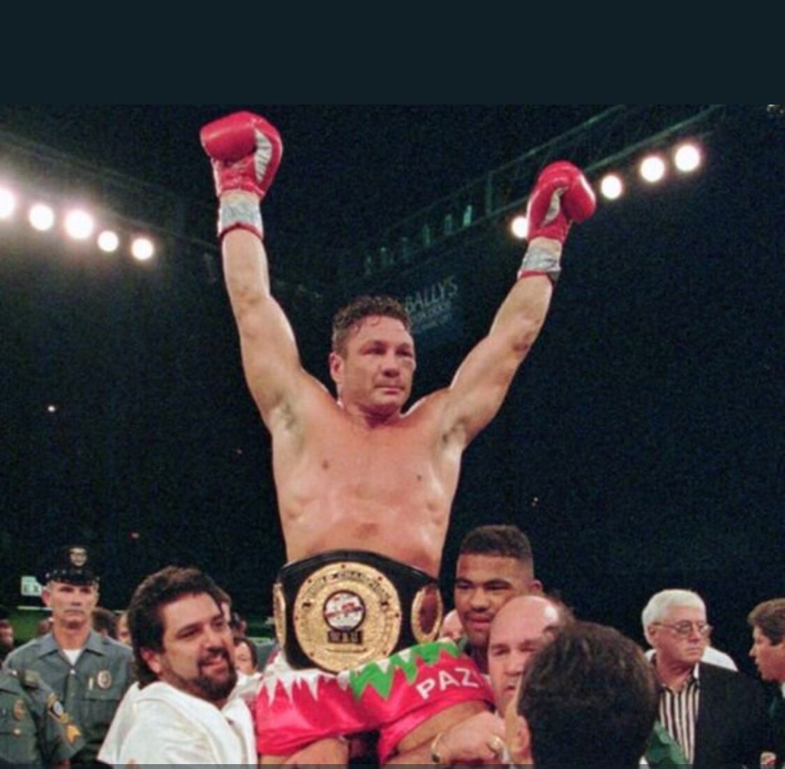 ZENAPRCHAMP's tweet photo. Not a bad corner @DuranJr88 #Boxing #IAMBOXING ❤️🥊🥊 dec 14 #Toprank have a nice day ya all https://t.co/wYDx8VFMYb