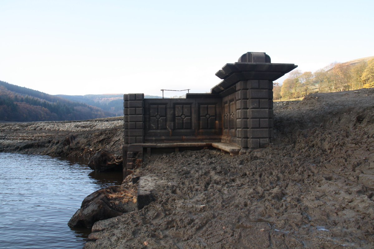 Pew with a view..#lostvillage #derwent #ladybower #loversseat