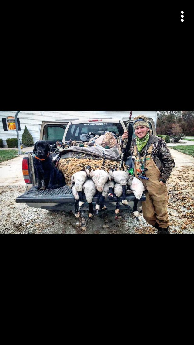 OutdoorsLincoln's tweet photo. 3 man limit in northeast Missouri #honkers #limits #hunting #makeapile https://t.co/VshEAPJt7d