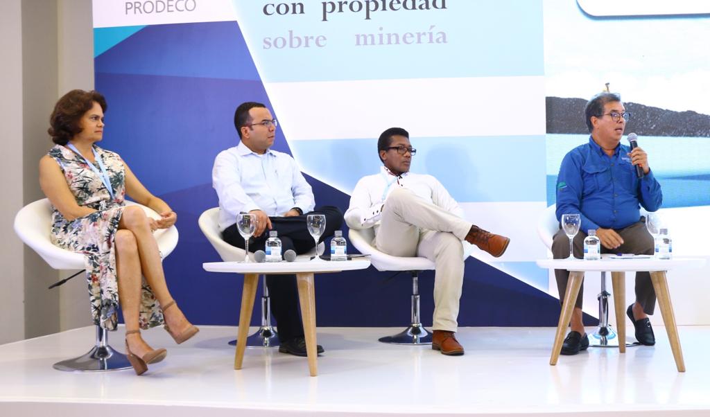 GrupoProdeco's tweet photo. ¿Cuál es la relación entre minería y conservación de bosques? #AEstaHora representantes de @FondoAccion, @CIColombia y @GrupoProdeco conversan al respecto en el Panel "Formas efectivas de compensar la huella de carbono: experiencia REDD+"  #ForoProdeco #MineríaBienHecha https://t.co/jATuvOUT8s