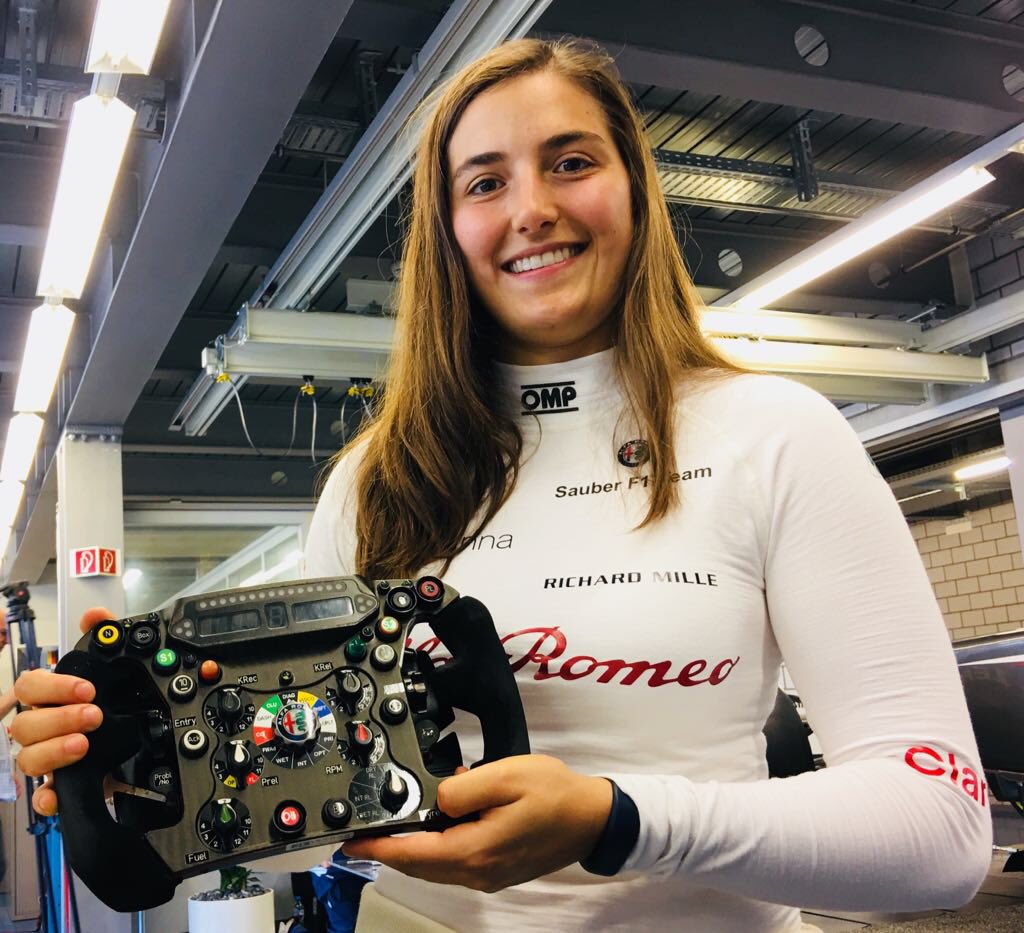 TataCalde's tweet photo. Si!!! Muy contenta de anunciar que estaré probando el @SauberF1Team C32 este fin de semana en Fiorano! Con muchas ganas de llevar al límite un @F1 👊🏼 y volver a oír un motor V8! Gracias a @escuderiatelmex y al equipo Alfa Romeo Sauber F1 Team por la oportunidad 🙌🏻 https://t.co/eH7z4GmHvl