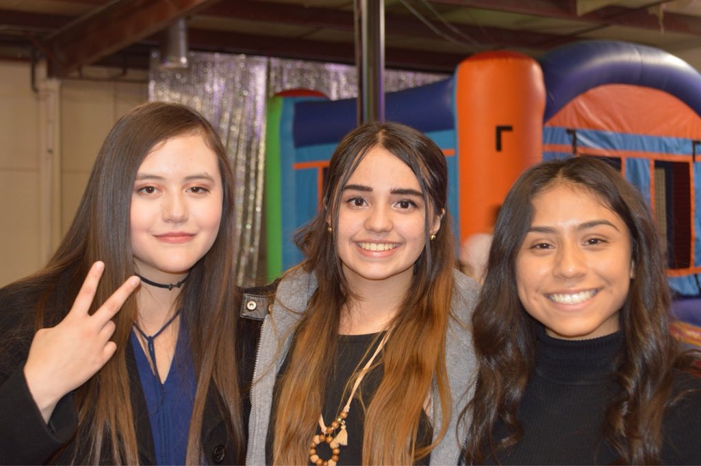 Americas_DECA's tweet photo. Thank you to all of the members that came to celebrate Friendsgiving with DECA. @Americas_HS @NTorres_AHS @RAlva_AHS https://t.co/RzOrbJNhwq