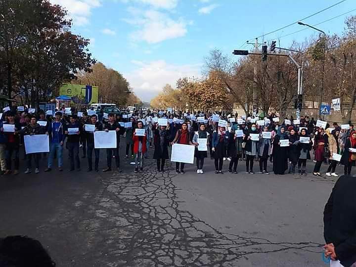 khaliq_forough's tweet photo. هزاره ها این نسل و این مدنیت را به این سادگی بدست نیاورده اند که، به این سادگی دو دستی تحویل طالبان تروریست بدهد تا همه را به صفر تقرب دهد و نسل های زیادی ما را از درس و تعلیم دور دارد·
#UrozganUnderAttack
#MalistanUnderAttack
#JaghoriUnderAttack https://t.co/kQpQ4fzEtH