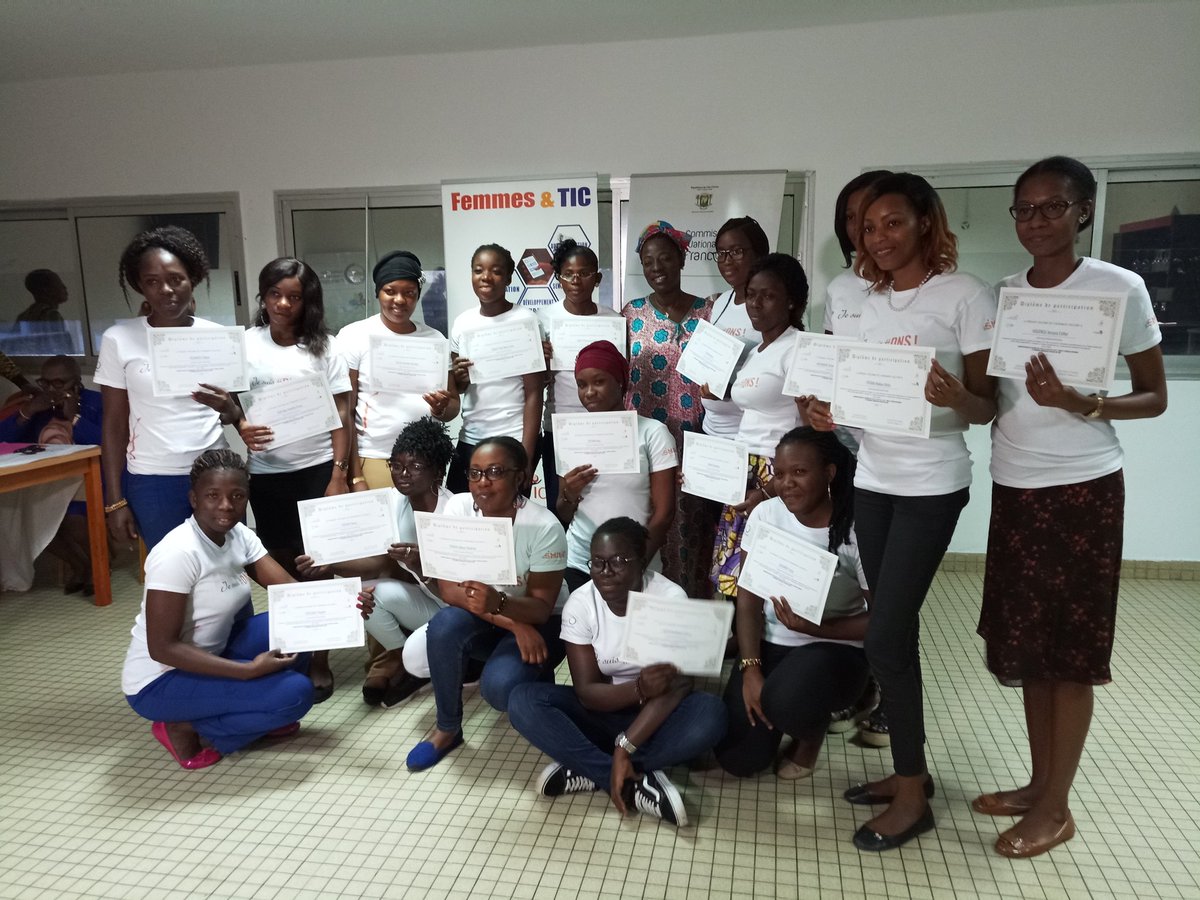HHounzandji's tweet photo. Voici les futures femmes redoutables numériques de CI @eva_ncho @FemmesetTIC @christelle_ncho @evelyne_ngoran @boniesa0 https://t.co/NqIGaF6GVZ