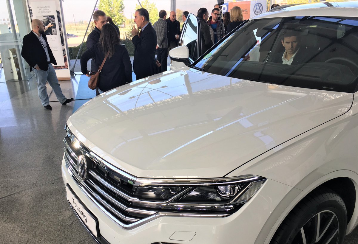 VWGilauto's tweet photo. PRESENTACIÓN OFICIAL del Nuevo TOUAREG a la prensa de Granada. Agradecemos a los asistentes su participación en nuestro desayuno de trabajo y el apoyo que habitualmente nos brindan. ¡Muy pronto nos volveremos a ver en la presentación del Nuevo T-Cross! #Volkswagen #Gilauto https://t.co/mGRFJiy6aG