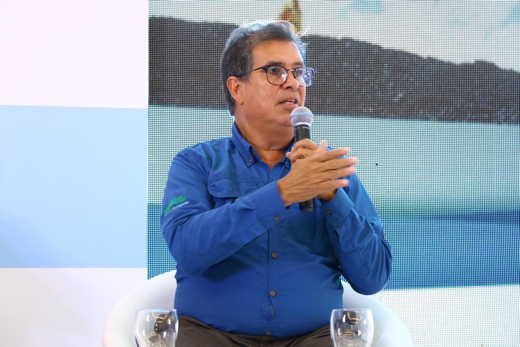 GrupoProdeco's tweet photo. ‘En Colombia tenemos un tamaño de mercado de 250 millones de dólares al año para certificados de carbono, lo que faltan son proyectos’: Fabio Arjona, director de @CIColombia en el Panel "Formas efectivas de compensar la huella de carbono: experiencia REDD+” #ForoProdeco https://t.co/jN7Lly2W44