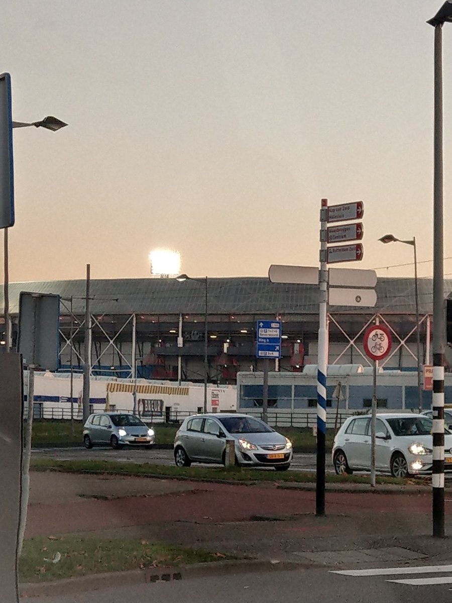 parasiempre_010's tweet photo. Ze schijnen daar als #Bakens in de verte. Maar hoe lang nog ? #StopFeyenoordcity https://t.co/c3326q57FY