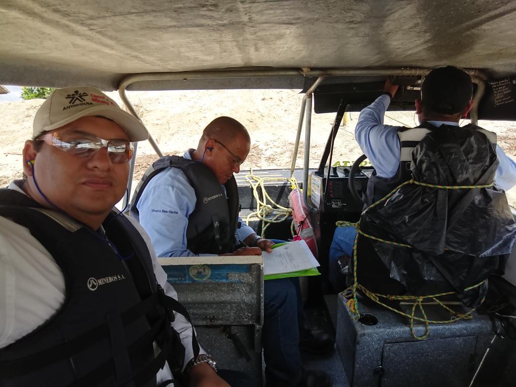 mlindeman09's tweet photo. Realizando acompañamiento en toma de evidencias de desempeño y producto de las normas de transporte fluvial 280604008 y 280604009 en puerto arenas de Mineros S. A. 14/11/2018."Tu experiencia vale el SENA la certifica"  @SBDIR_SENACFMA @CformaSenacfma https://t.co/XIGV3KtKsV