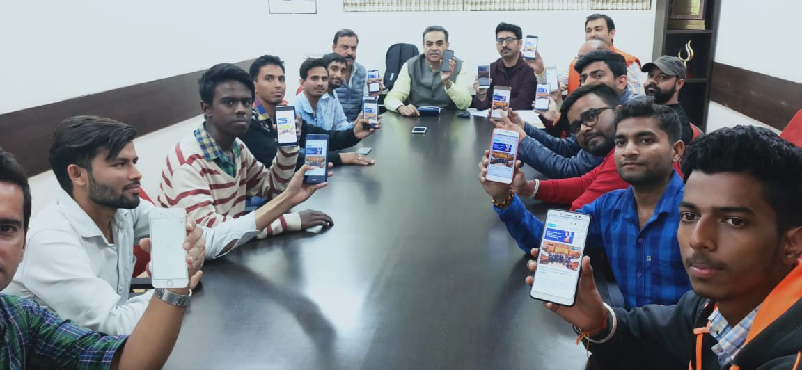 dm4BJP's tweet image. Briefed about #ModiApp &amp;amp;  role of #ITVibhag  to @BJP4Chandigarh mandal IT TEAM of Distt No. 3 in a meeting presided over by State President Sh. @SanjayTandonBJP.Present were  Gajendra Sharma , Vijay Bali  ,State ITCO- CONVENER Rahul Sharma,Rohit Sethi &amp;amp; team members
#Mission2019