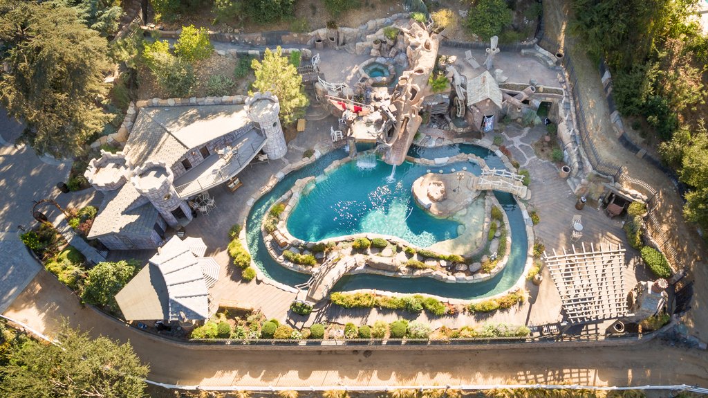pantontours's tweet photo. With a pool this extravagant the only way to capture all of its beauty is with one of our drones!

#realestate #home #hometours #housetohome #listings #realestateagent #agent #property #video #tour #socalliving #livingsocal #house #drone #photography #realtors https://t.co/J3L2MUcm7r