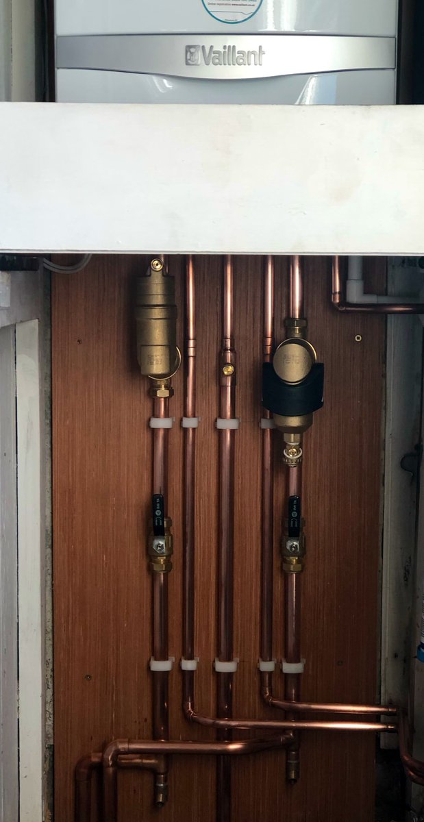 BoilerfitNW's tweet photo. Hard few days @vaillantuk with vsmart controls @IMIHydronicUK eclipse TRVs and lever valves finished off with full @SpirotechUK protection 💚🐰  @HeatingBarrett  @Andy_J_Mayar @grbservices  @HarrisonHeating @AndrewGoldson1 and finally @jvbbvr 😘
#advance #spride #dynamicduo https://t.co/ohyp5pvnh7
