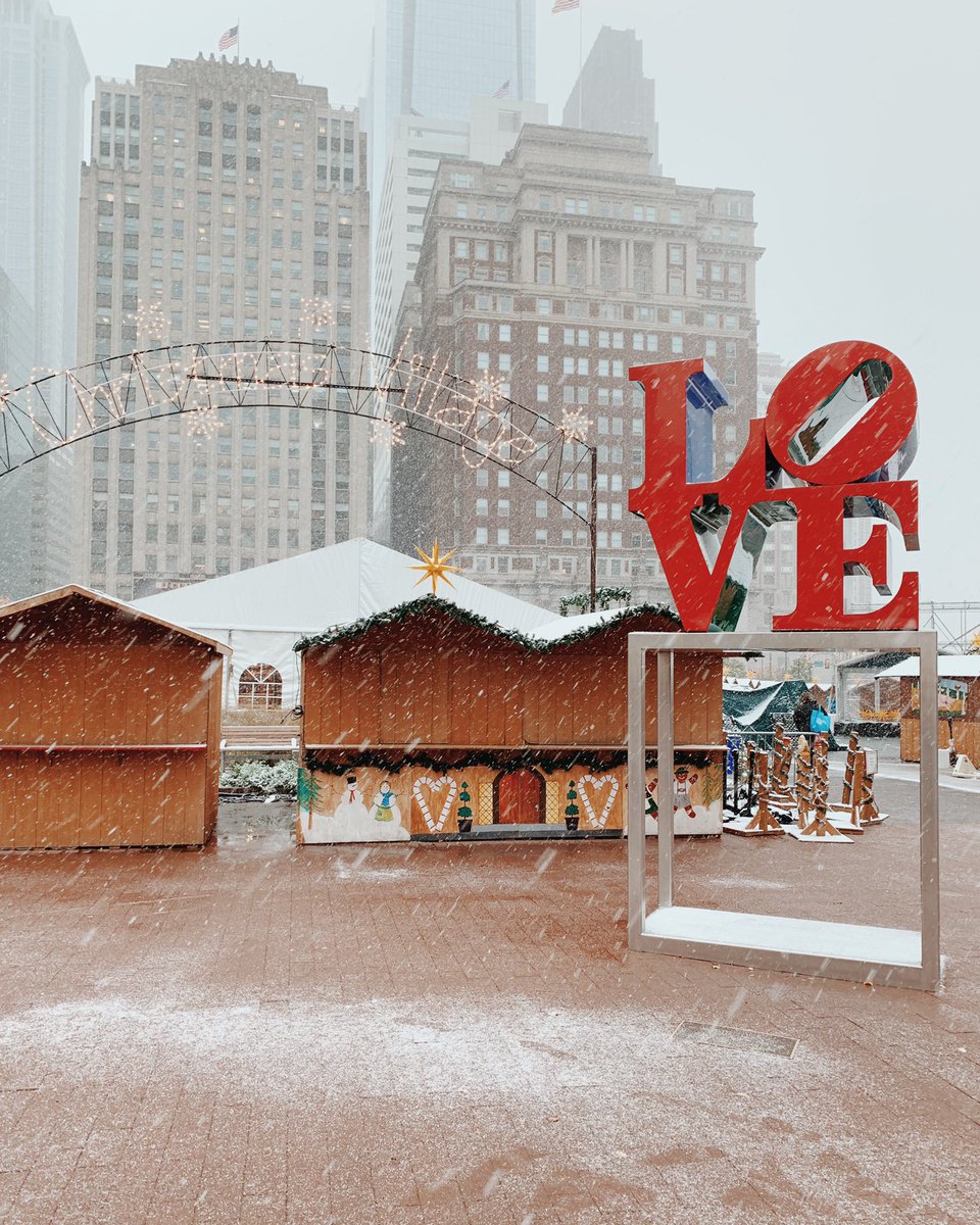 We interrupt your regularly scheduled fall messaging to bring you... #winter in Philadelphia! 😍❄️ #discoverPHL