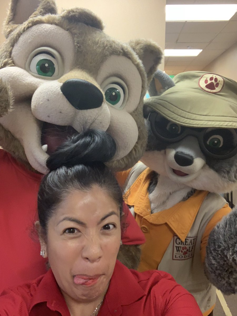 chrisc_gr8wolf's tweet photo. Tall Dark Handsome Great Personality Amazing with Kids and will always put a smile in your face. #boyfriendmaterial #wiley #oliver #luvmyjob https://t.co/f8u7rkXVKj