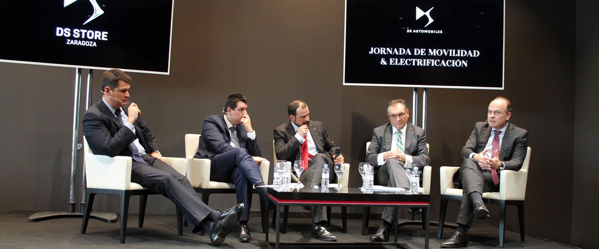IbercajaRenting's tweet photo. Hemos estado en la Jornada Movilidad y Electrificación, en el DS Store ZGZ, un interesante coloquio en el que han participado Christophe Mandon, Director General de PSA España y Jaime Armengol, coordinador de Mobility City, de la Fundación Ibercaja.
https://t.co/YXylw42R9N https://t.co/rPtuxT1pc3
