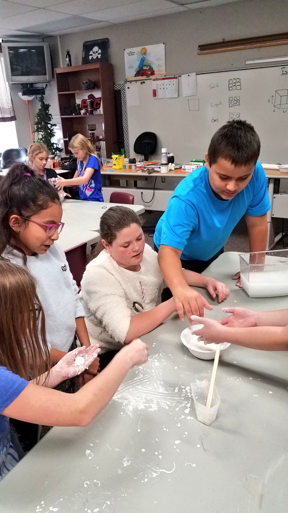 MrShort_PC's tweet photo. Mr. Russell instructing the class on non-newtonian fluids. He instructed the class on how to create the solution and gave some very interesting facts. Also quizzed his students while they investigated. #peermodel @PlatteCountyR3 @Siegristelem https://t.co/tSfFQYmlTM