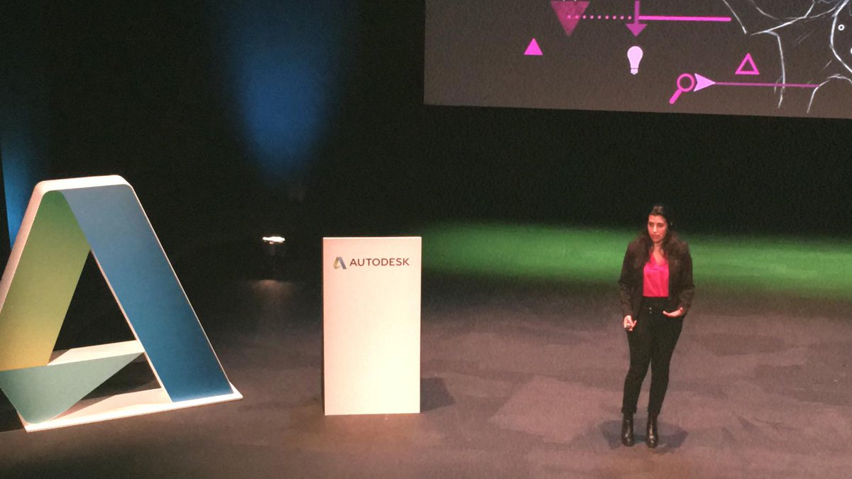 AutodeskEsp's tweet photo. @luisvidalArch nos explica la importancia de automatizar para aportar valor, sin olvidarnos de la #Formación para construir un mundo mejor. #AutodeskExperience #TheFutureOfMaking https://t.co/2K6vg73ycA