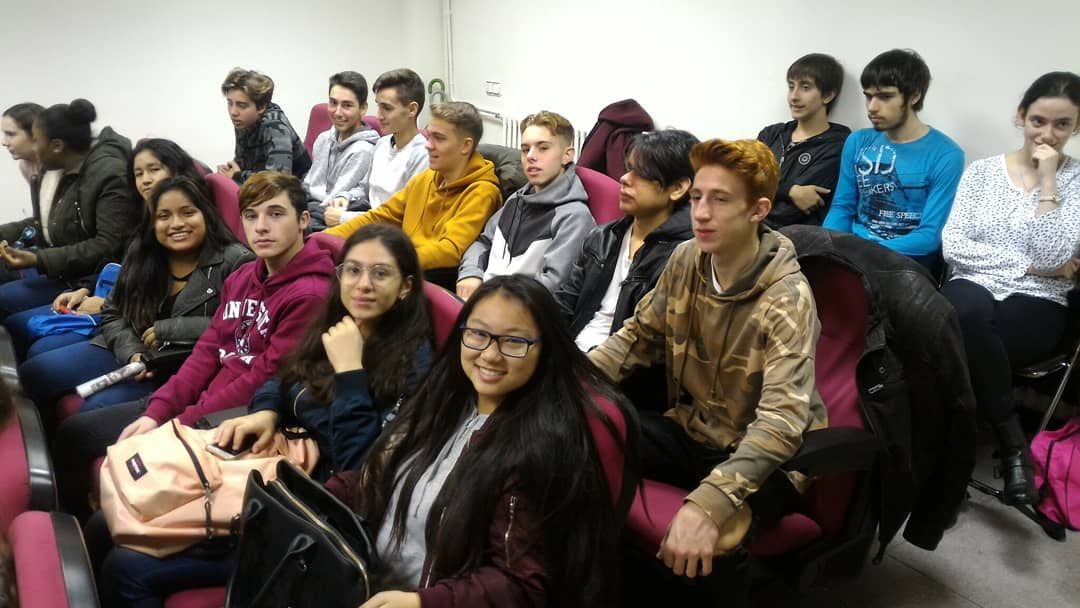 mmart746's tweet photo. Avui ració doble de #SC18CAT al #IIBB 
Amb #1rBioBAT participem a la xerrada sobre #peudociències "Ciència, credulitat i xarlatans" a càrrec de Daniel Closa @nielo40
#SCISE18 #ISE1819 #ISEAmuntiavall #ISEulàlia #SetmanadelaCiència #ISECiències https://t.co/JMq4NMaWYi