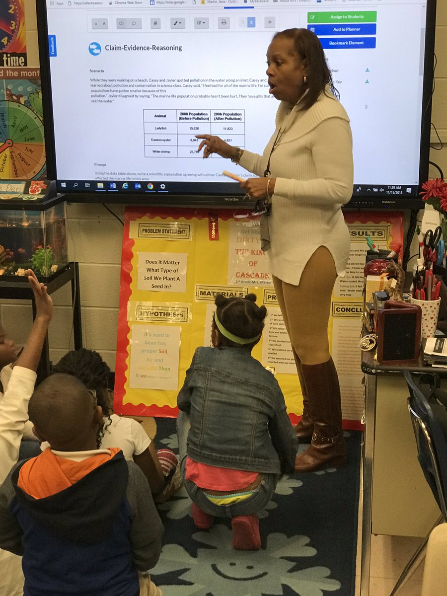 AsstPrin_MDavis's tweet photo. Students learning about pollution with Ms. Martin @CascadeAPS. CER investigation with a twist. Science Endorsement #sciencemattters @APS_K5Science #tandlworks https://t.co/hVFibYQuMO