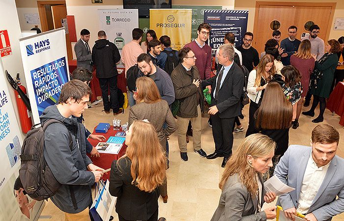 UCV_svm's tweet photo. Cerca de 300 participantes han acudido al #ForoEmpleoUCV de la Facultad de Ciencias Económicas y Empresariales, un encuentro organizado por el Área de Prácticas y Empleo https://t.co/fX400W7ilX https://t.co/vdmq1qpcnP