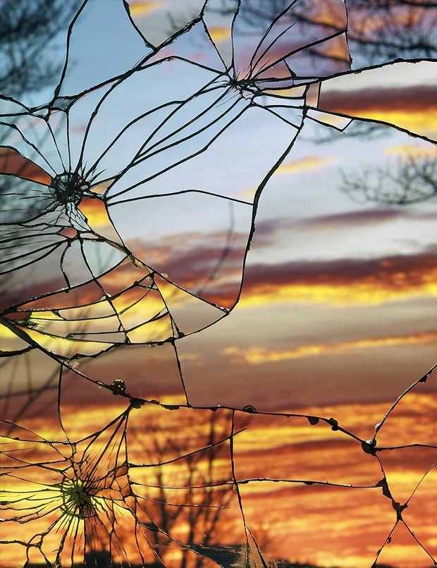 LovelyFilters's tweet photo. blood type: sunset through broken glass https://t.co/BMiN13RTzF