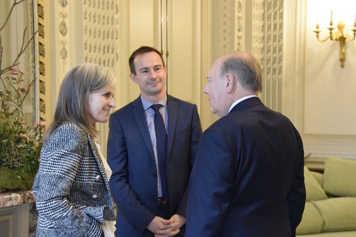 CyrSanchez's tweet photo. Où l’on parle de l'importance et de la qualité du lien 🇨🇦🇫🇷 dans un monde incertain. Rencontre très chaleureuse d’@HudonIsabelle avec @HerveMarseille. #CETA #CommerceProgressiste #democratie #securite #AmitieCAFR @UC_Senat @UDI_off @jclagarde @claude_kern https://t.co/UJVJX6ryVE
