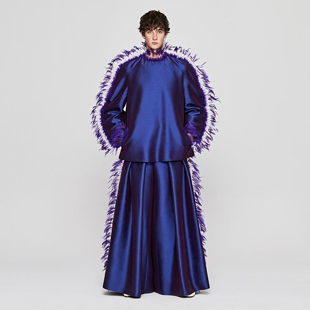 The aureole purple feathered top from our S/S 19 collection 'Wunderkammer' is now available online for pre-order. Go to palomospain.com for more info or email info@palomospain.com #Wunderkammer #PalomoSpain #NewWebsite ift.tt/2PXQpM7