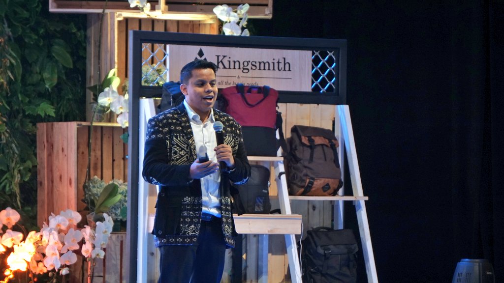 Robbi dari Kingsmith dengan mentor <a href="/BarliAsmara/">Barli Asmara</a> akan membuat tas yang inovatif dengan menggunakan solar panel, tas yang bisa meringankan beban. Dan Queensmith untuk para wanita. #TheBigStartIndonesiaS3 #GrandFinalTBS3