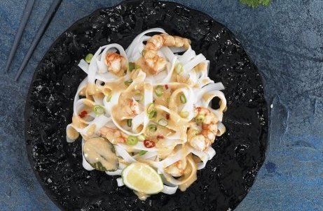 Avui us proposem una recepta d'inspiració asiàtica que us quedarà fantàstica si l'acompanyeu amb <a href="/IneditCAT/">IneditCAT</a>: 'Noodles' amb crema de gambes i llet de coco. Boníssima! cuina.cat/receptes/noodl…