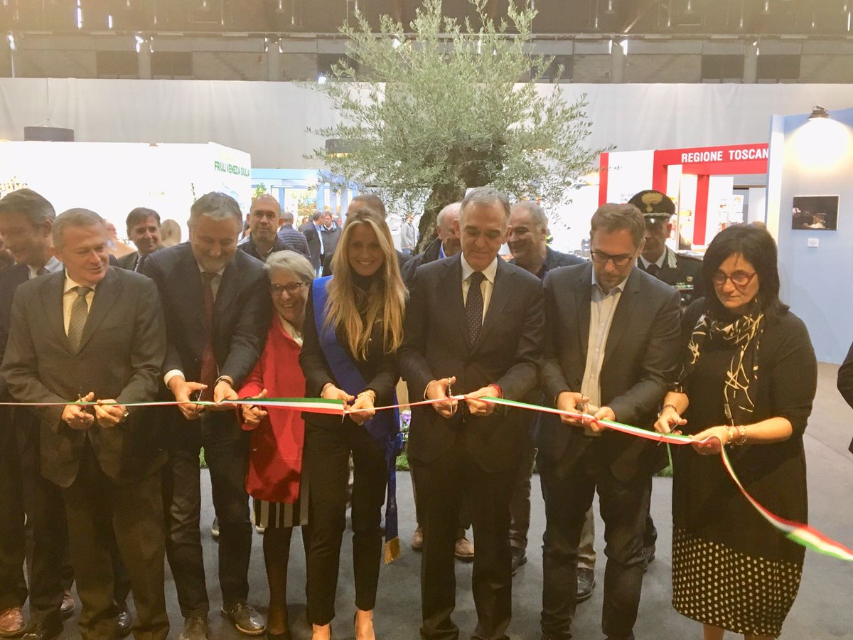 #AGRIETOUR, Salone Nazionale dell'Agriturismo e dell'#agricoltura Multifunzionale in corso ad #Arezzo. In #Toscana.
<a href="/rossipresidente/">Enrico Rossi</a>: "L'agriturismo è fondamentale per il successo nel mondo del marchio 'Toscana'."
Leggi ancora: webrt.it/6ugd