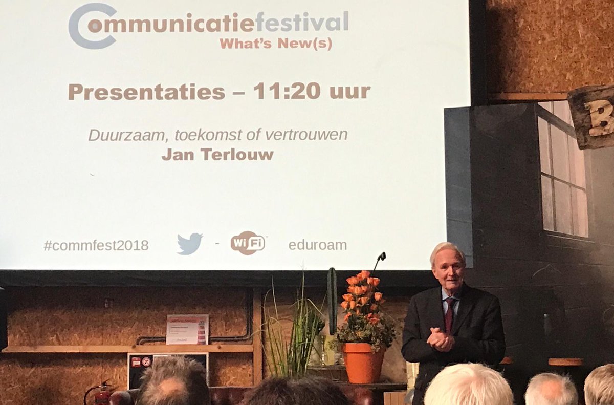 trijniefaber's tweet image. Wat een verhalenverteller. Kippenvel door @JanTerlouw vandaag op ons @commfestivalnl #commfest2018 @CMIHanze @hanze #energybarn