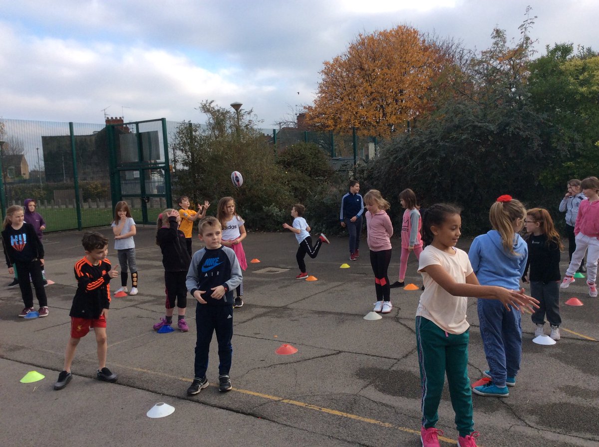 MerseyYear3's tweet photo. Rugby with Hull KR #mpaPE @SkyTryRL @MerseyPrimary @hullkrofficial https://t.co/4YCOttcLwL