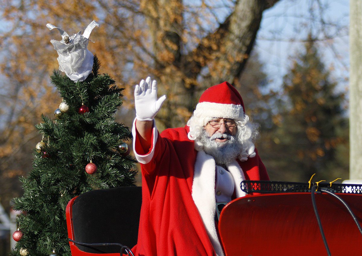 EnclaveNiagara's tweet photo. Don't forget to bring a non-perishable food item, hats or mittens for @communitycarest at this Sunday's #stcatharines Santa Claus parade. https://t.co/pMId1BZh3b https://t.co/oVpwE9I5ZH