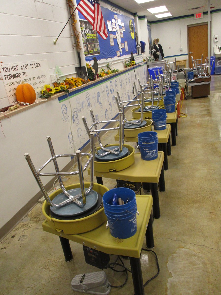 mfredrickson13's tweet photo. The excitement is building. Pottery II students will begin their first day learning to throw creative works of pottery. https://t.co/sU7Y35DnDT