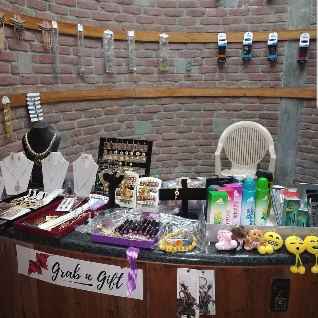 DilliHaat_JP's tweet photo. A bful collection of gifts @DilliHaat_JP https://t.co/IGtujxYQzL