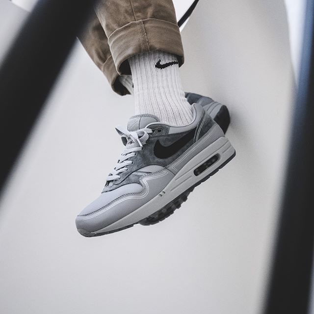 nike air max 1 pompidou by night